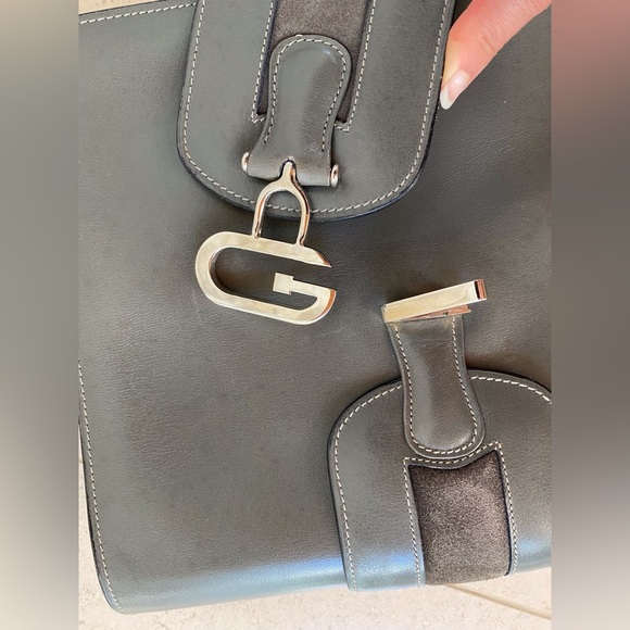 Vintage 1970s Gray Gucci Shoulder Bag with G Clasp and Suede Details - Picture 9 of 16